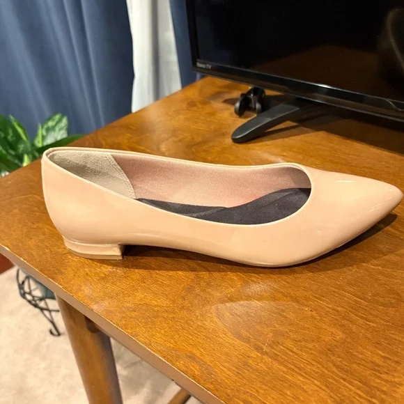Rockport Adelyn Pointed Toe Patent Flats, Size 8.5 Taupe/Dark Beige New W/O tags - Picture 7 of 7